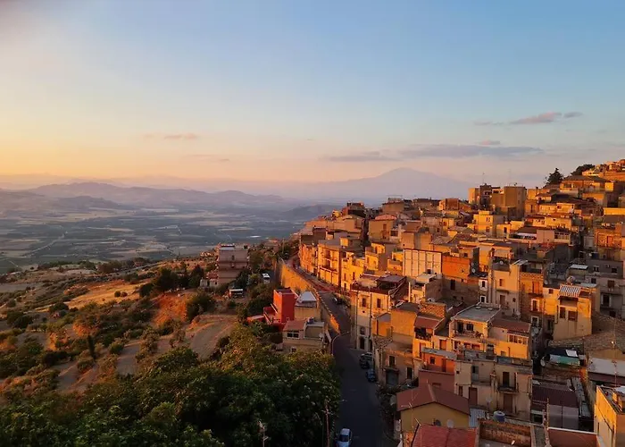 הוילה Mineo Townhouse With Incredible Views Of Mt Etna תמונה