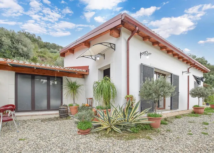 Photo de Beautiful Home In Santa Teresa Di Riva San Francesco di Paola