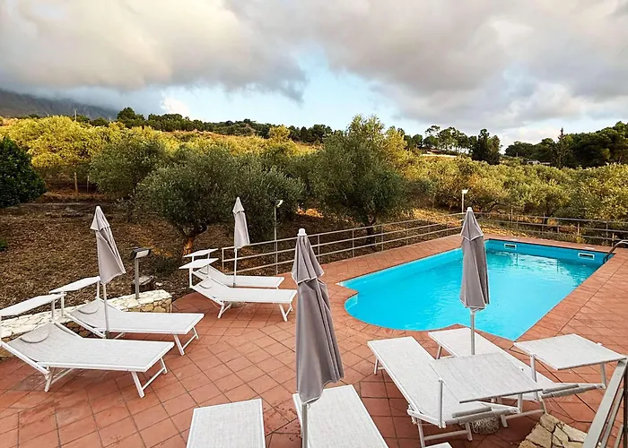 foto di Villa con Piscina Ventimiglia di Sicilia